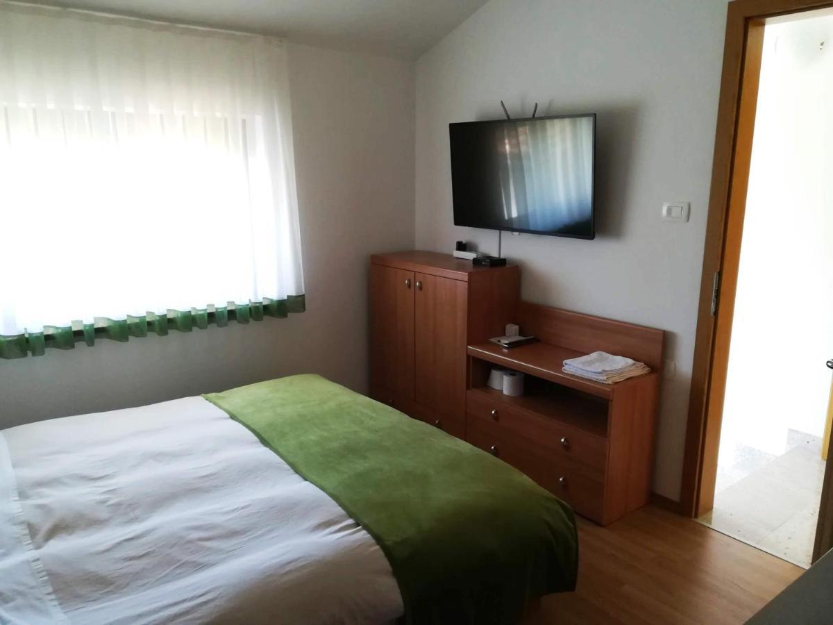 Prenocisca Iris Apartment Сежана Екстериор снимка