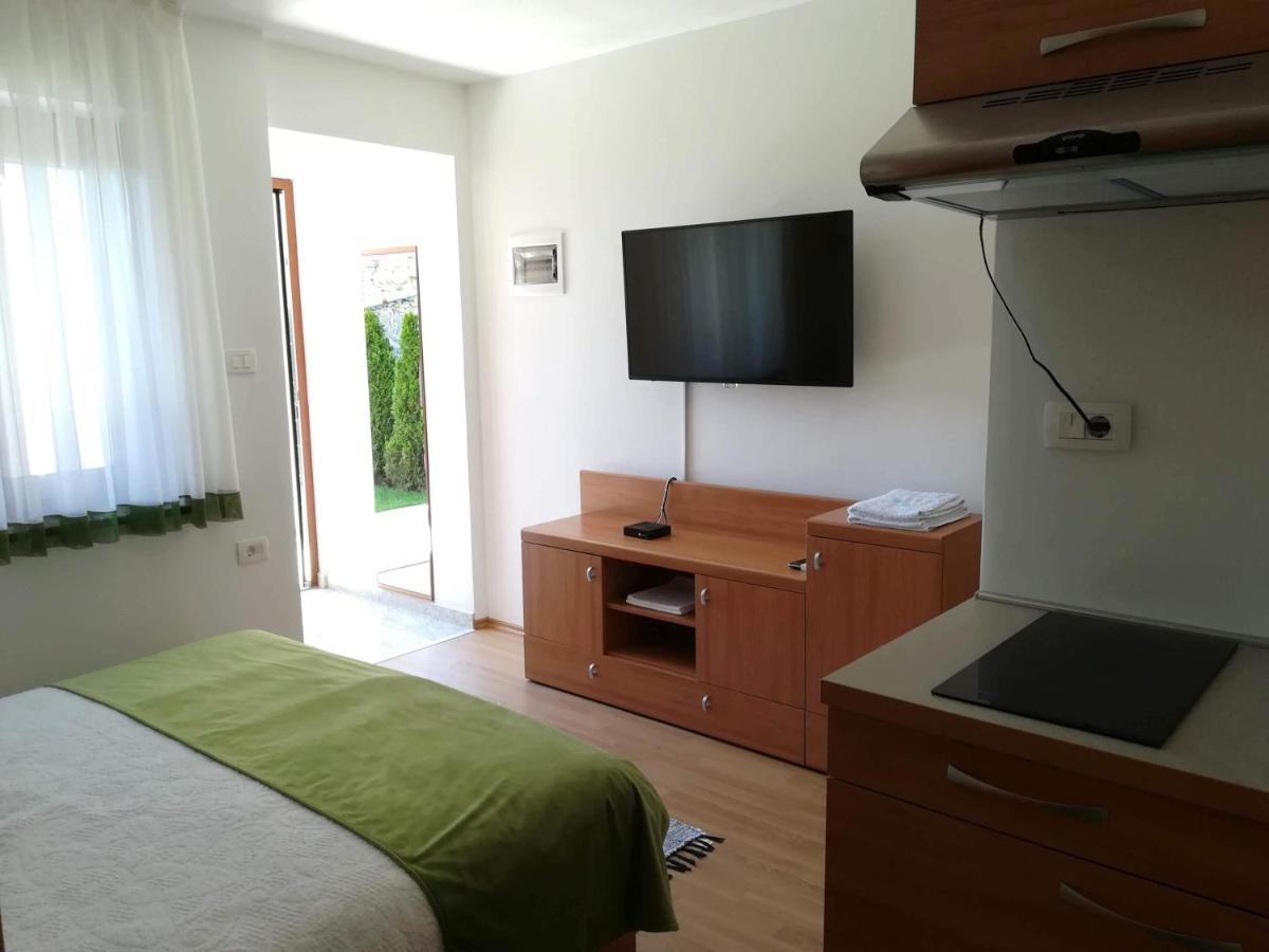 Prenocisca Iris Apartment Сежана Екстериор снимка